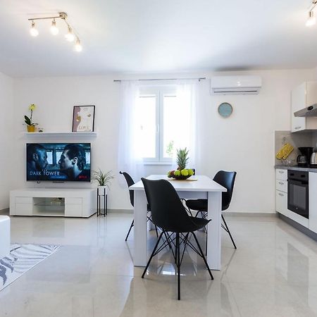 Petra Modern Apartment With Free Parking And Bbq Ζαντάρ Εξωτερικό φωτογραφία