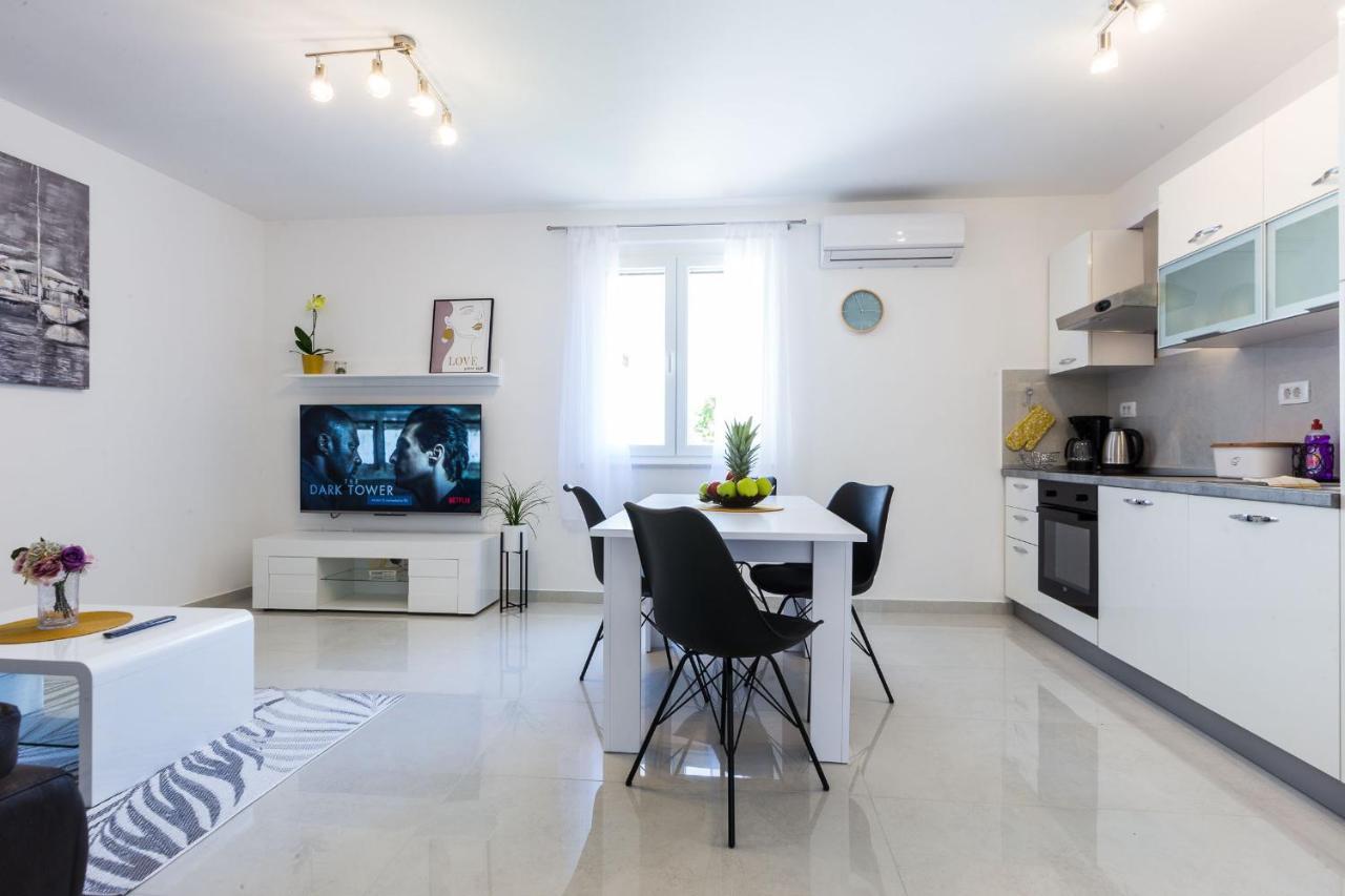 Petra Modern Apartment With Free Parking And Bbq Ζαντάρ Εξωτερικό φωτογραφία